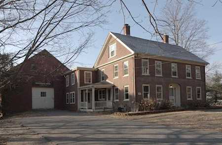 301 Wood St Hopkinton, MA 01748