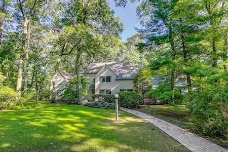 166 Kings Grant Weston, MA 02493