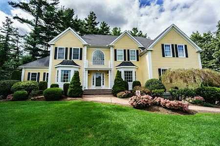 2 Hannah Graves Way North Reading, MA 01864