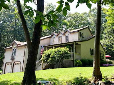 6 Stone Ridge Dr Leicester, MA 01524