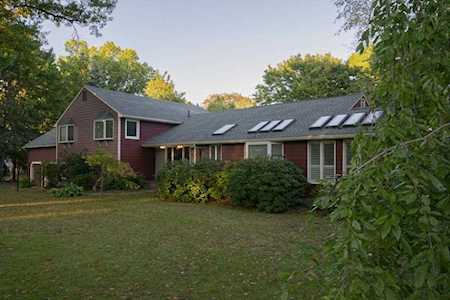 8 Saddle Club Rd Lexington, MA 02420