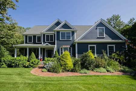 11 Locke Ln Lexington, MA 02420