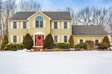 4 Plantation Rd Mansfield, MA 02048