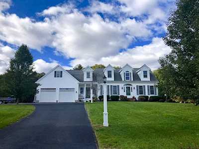 39 Nachaomet Lakeville, MA 02347