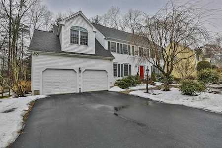 547 Acorn Park Dr Acton, MA 01720
