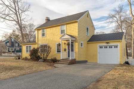 72 Hartshorn Street Reading, MA 01867