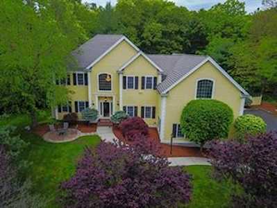 29 Pond View Rd Holliston, MA 01746