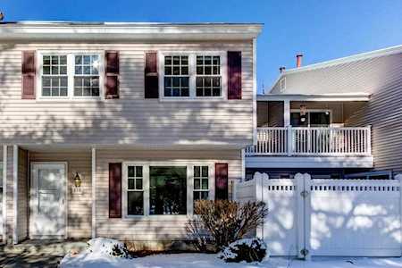 618 Edgebrook Dr #618 Boylston, MA 01505