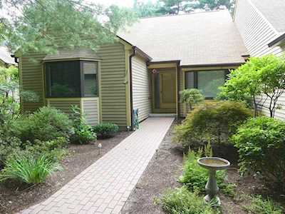 4 Bentwood Dr #4 Sturbridge, MA 01566