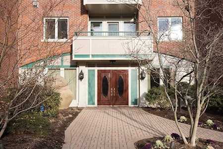 630 Hammond St #203 Brookline, MA 02467