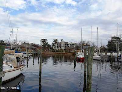 512 S Water Street Oriental, NC 28571