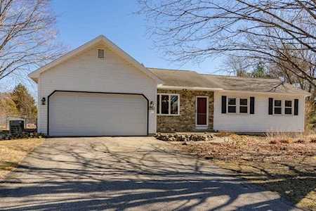 7 Turnbuckle Lane Tyngsborough, MA 01879