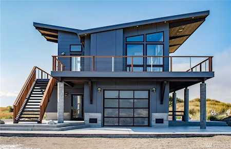 4749 Surfcrest Dr Oak Harbor, WA 98277