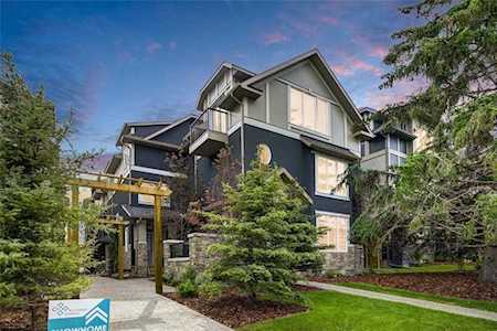 2424 30 Street SW #4 Calgary, AB T3E 2M1