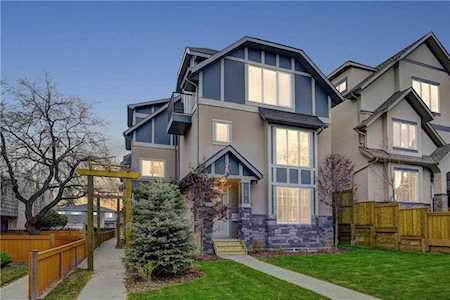 2416 30 Street SW #4 Calgary, AB T3E 2M1