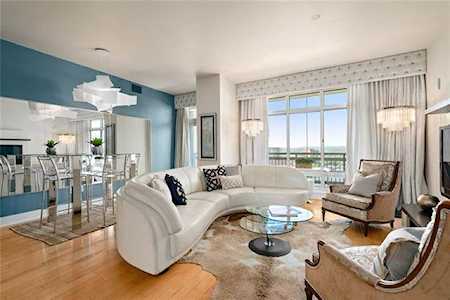 603 Davis St #1702 Austin, TX 78701