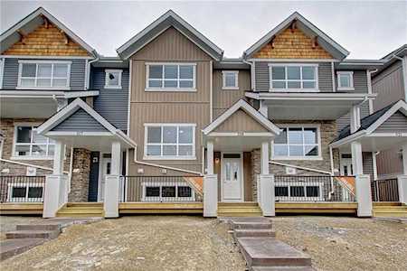 319 Nolancrest Heights NW Calgary, AB T3R 0Z9