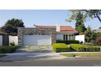 1074 Vallejo Circle Costa Mesa, CA 92626