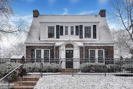 216 Lexington Parkway S Saint Paul, MN 55105