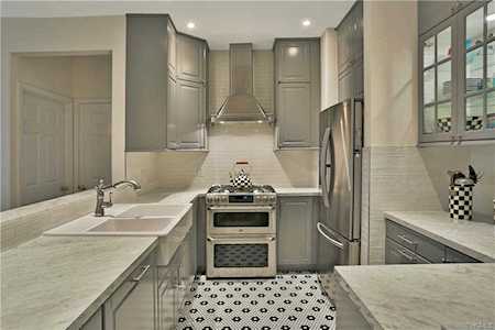 1407 Half Moon Bay Dr Cortlandt, NY 10520
