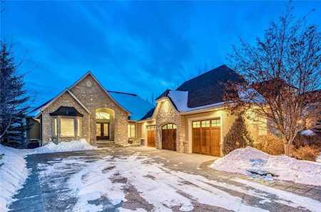 9 Spring Valley Terrace SW Calgary, AB T3H 4V2