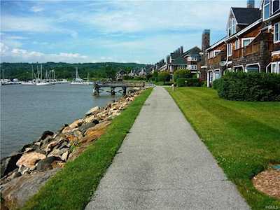 214 Half Moon Bay Dr Cortlandt, NY 10520