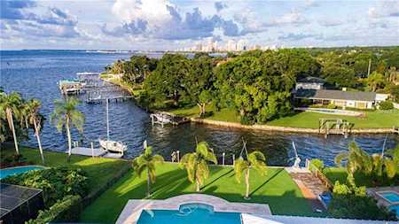 1515 NE Brightwaters Boulevard St Petersburg, FL 33704