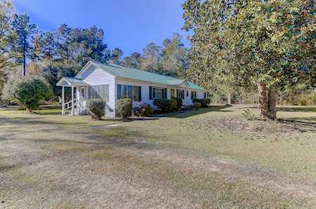 243 Ravenell Dr Saint Stephen, SC 29479