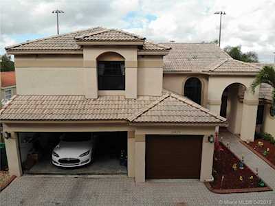 10425 Bermuda Dr Cooper City, FL 33026