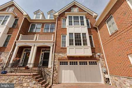 10661 Yorktown Dr Fairfax, VA 22030