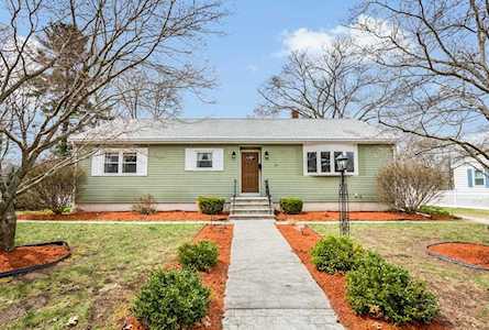 105 Mariposa Ave Lowell, MA 01851