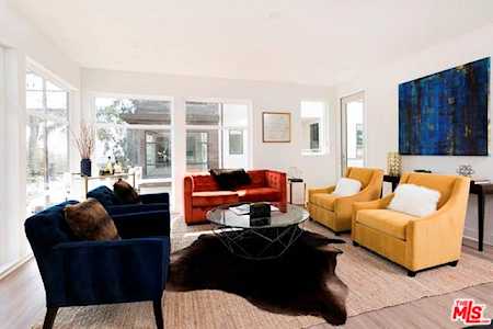 2111 N Cahuenga Boulevard #18 Los Angeles, CA 90068