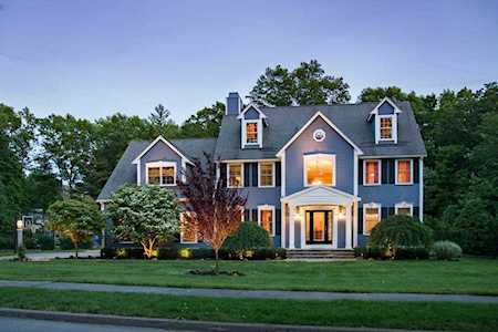 12 Foxhunt Tr Walpole, MA 02081