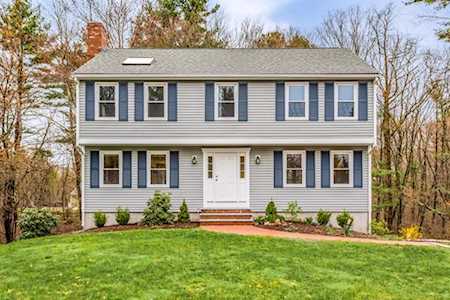 18 Gander Ln Mansfield, MA 02048