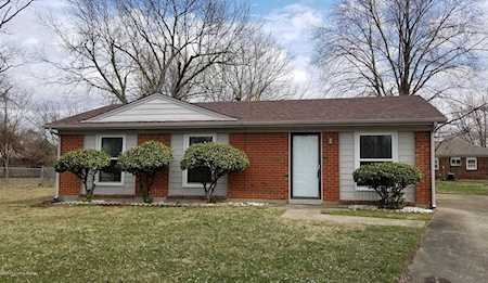 6903 Stablelake Ct Louisville, KY 40291