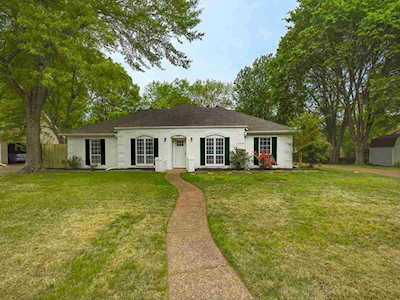 2815 Hacks Cross Rd Germantown, TN 38138