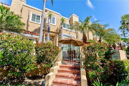 19331 Brooktrail Lane Huntington Beach, CA 92648