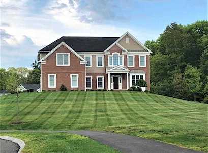 203 Mohawk Path Holliston, MA 01746