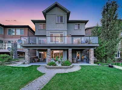 10 Panatella Crescent NW Calgary, AB T3K 0H4