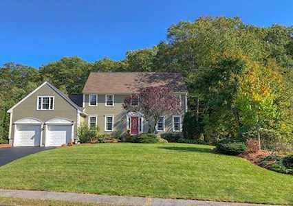 8 Straw Hollow Lane Shrewsbury, MA 01545