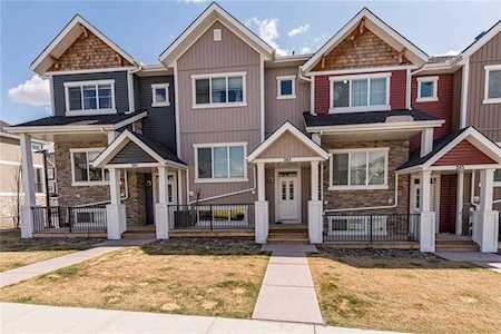 363 Nolancrest Heights NW Calgary, AB T3R 0Z9