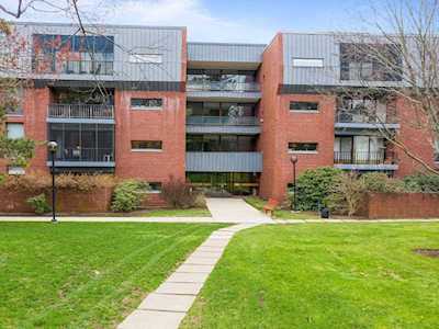 85 Grove St #208 Wellesley, MA 02482
