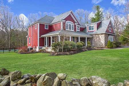 18 Park Grove Ln Shrewsbury, MA 01545
