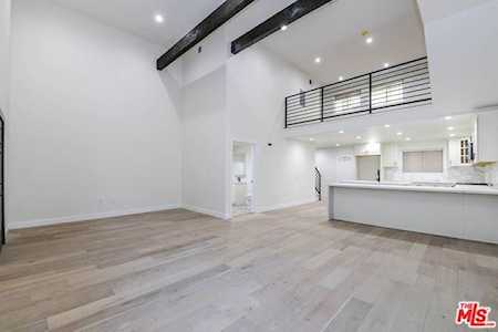 5019 Maplewood Avenue #104 Los Angeles, CA 90004