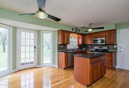 208 Dorshire Ct Louisville, KY 40245