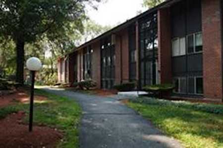 4 Longwood Dr #1 Andover, MA 01810