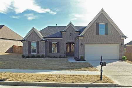 80 Chesnut Spring Cv Oakland, TN 38060