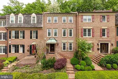 2369 Queen St Arlington, VA 22202
