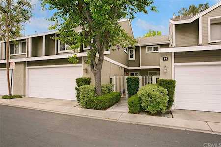 21 Rosewood #84 Aliso Viejo, CA 92656