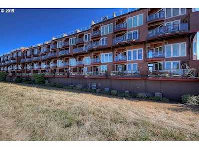 905 N Harbour Dr #8 Portland, OR 97217